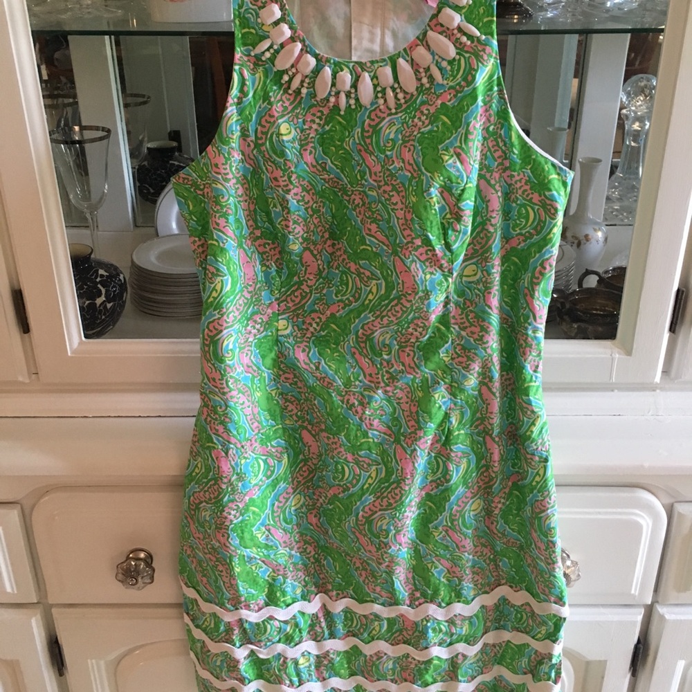 Lilly Pulitzer chomp chomp pearl shift